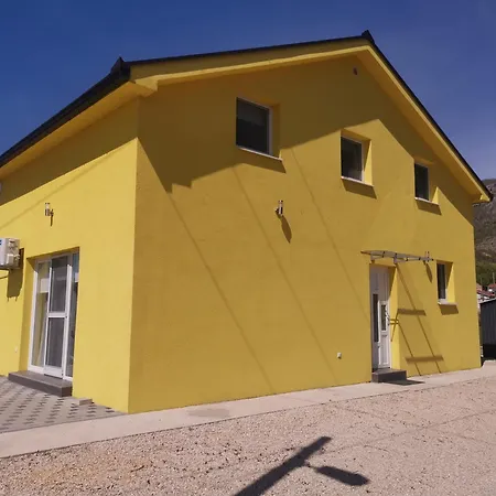 Zuta Kuca Holiday home