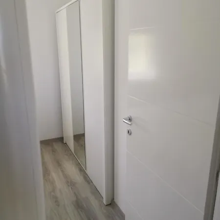 Zuta Kuca Casa de Férias *