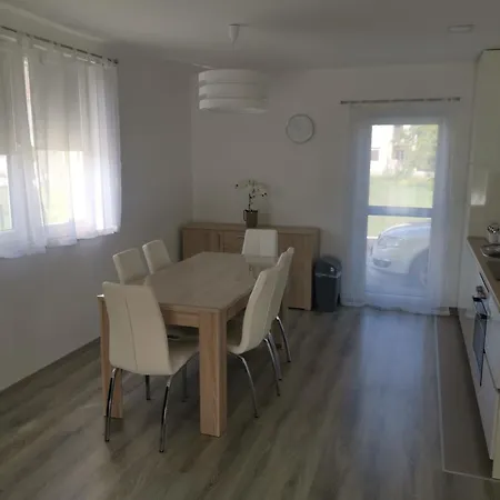 Zuta Kuca Grude