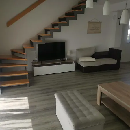 Zuta Kuca Dom wakacyjny Grude