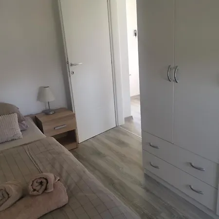Holiday home Zuta Kuca Grude