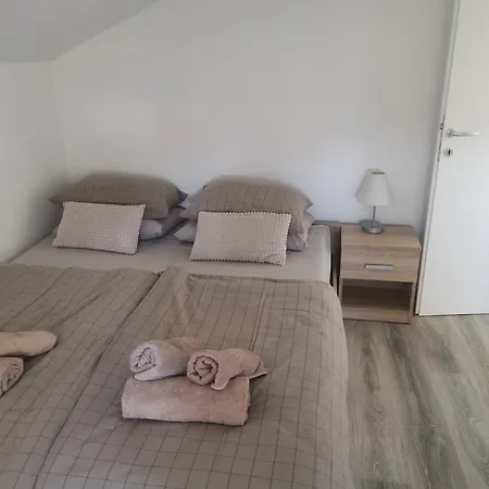 Zuta Kuca Grude