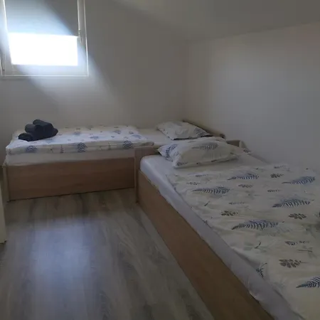Zuta Kuca * Grude